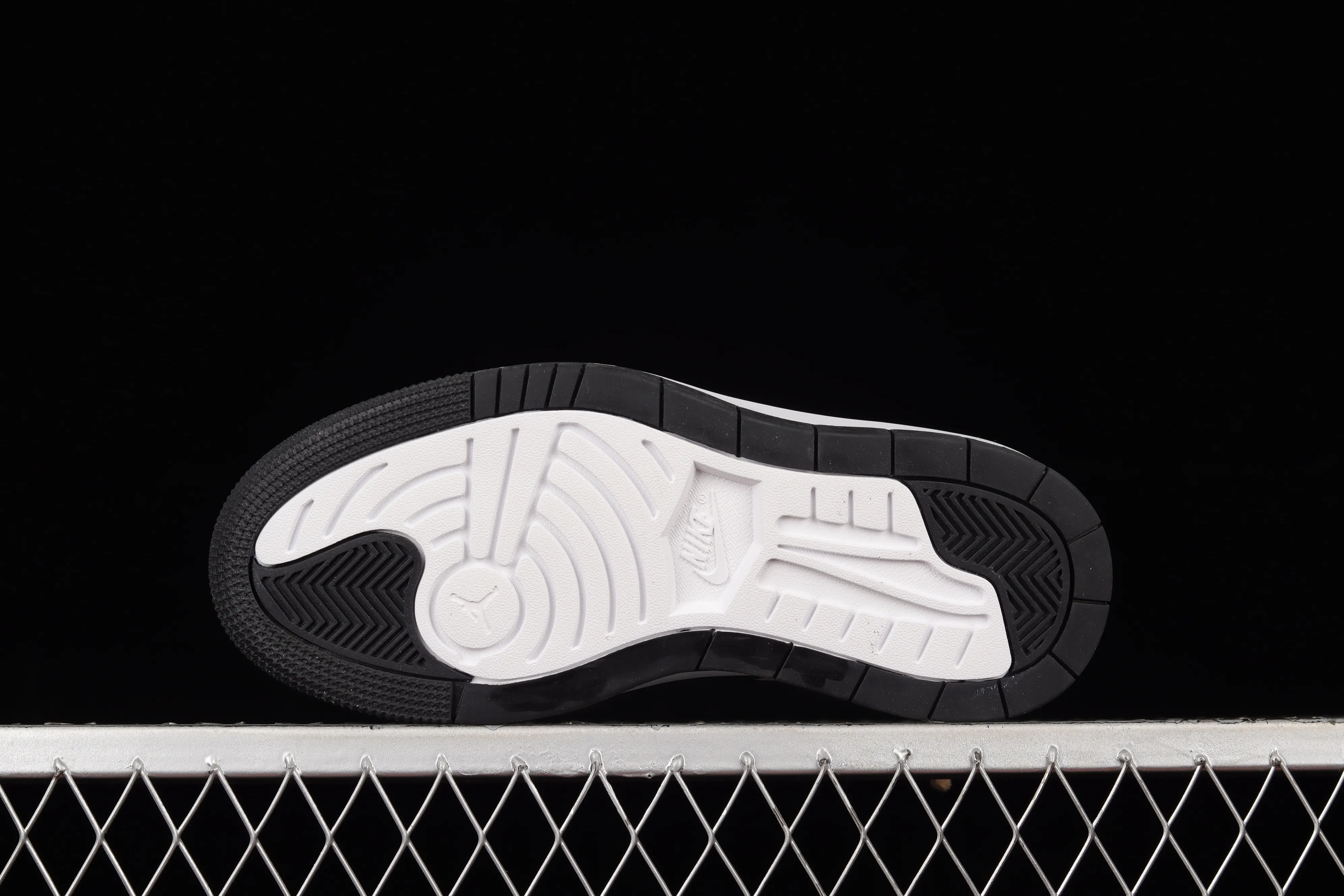 All categories Air Jordan Jordan series basketball shoes Air Jordan 1 Low Air Jordan 1 Elevate Low SE "Wolf Grey" Little AJ thick-soled retro basketball shoes DH7004-103